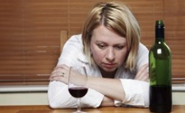 Каким образом оказать поддержку женщинам, которые страдают от алкогольной зависимости